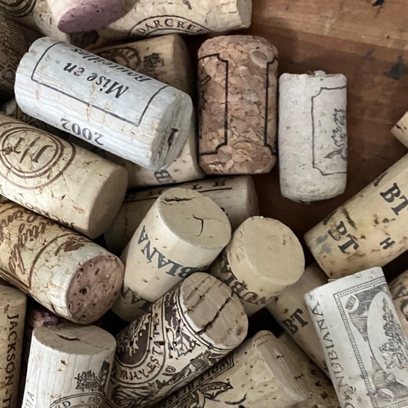 Assorted Wine Corks Collection - Picture 4 of 7